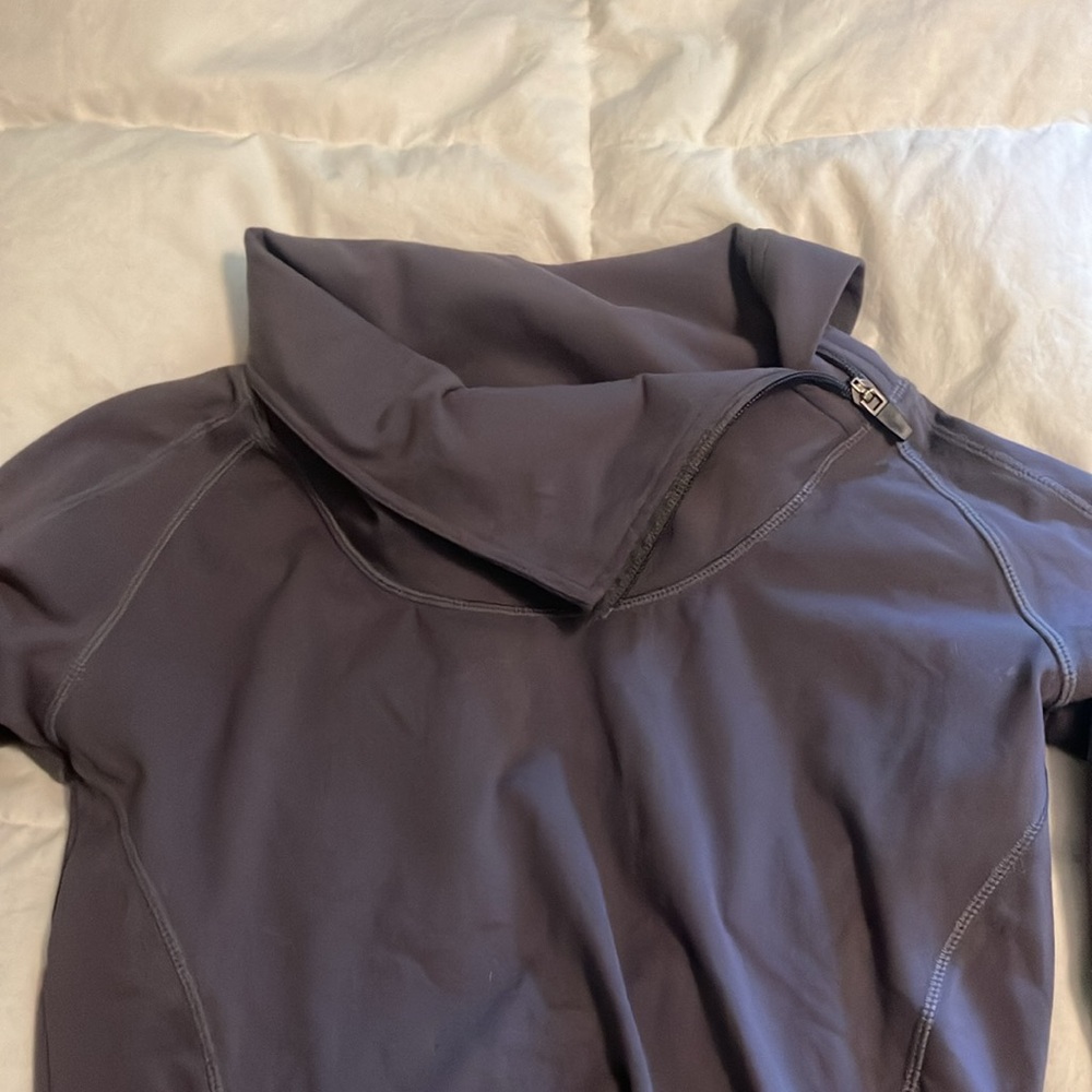 Ptula Running Pullover. - Picture 6 of 6